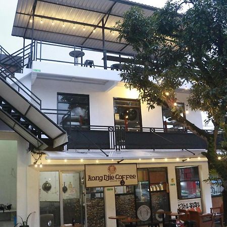 Sangkanurip Bu Sepuh Guesthouse מראה חיצוני תמונה