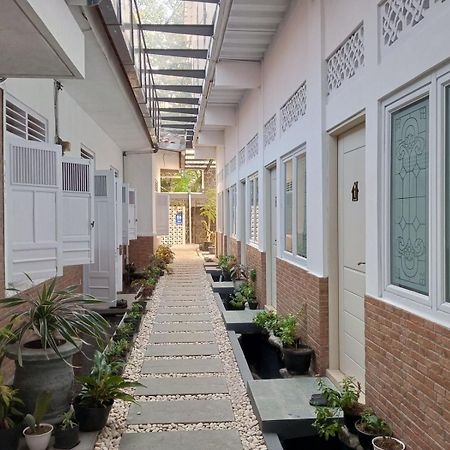 Sangkanurip Bu Sepuh Guesthouse מראה חיצוני תמונה