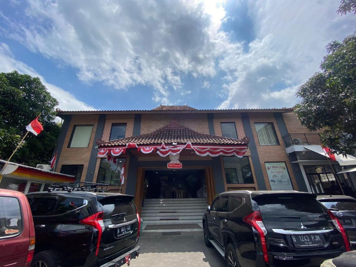 Sangkanurip Bu Sepuh Guesthouse מראה חיצוני תמונה