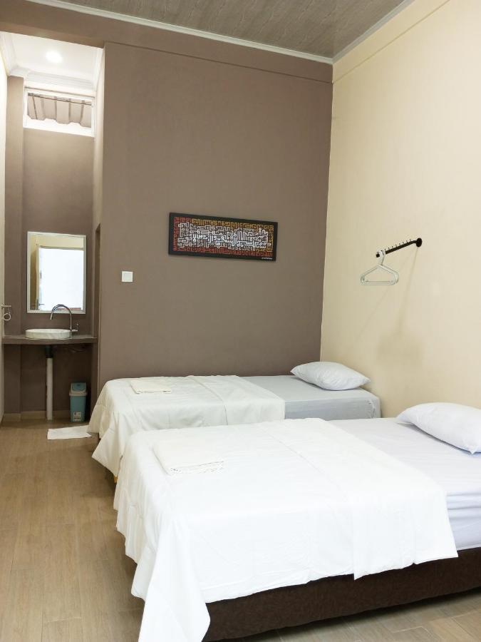 Sangkanurip Bu Sepuh Guesthouse מראה חיצוני תמונה