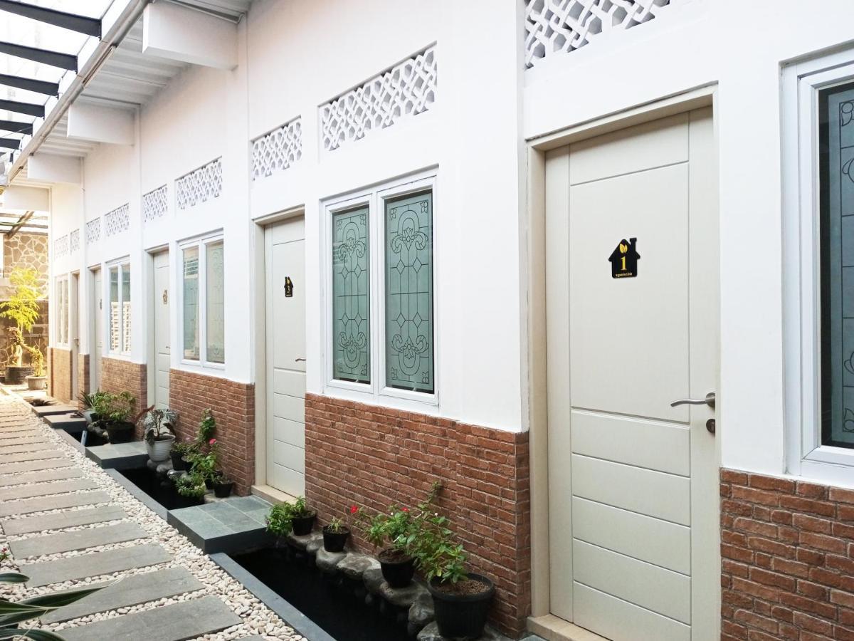 Sangkanurip Bu Sepuh Guesthouse מראה חיצוני תמונה