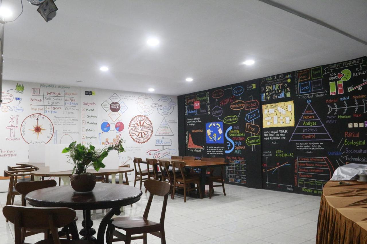 Sangkanurip Bu Sepuh Guesthouse מראה חיצוני תמונה