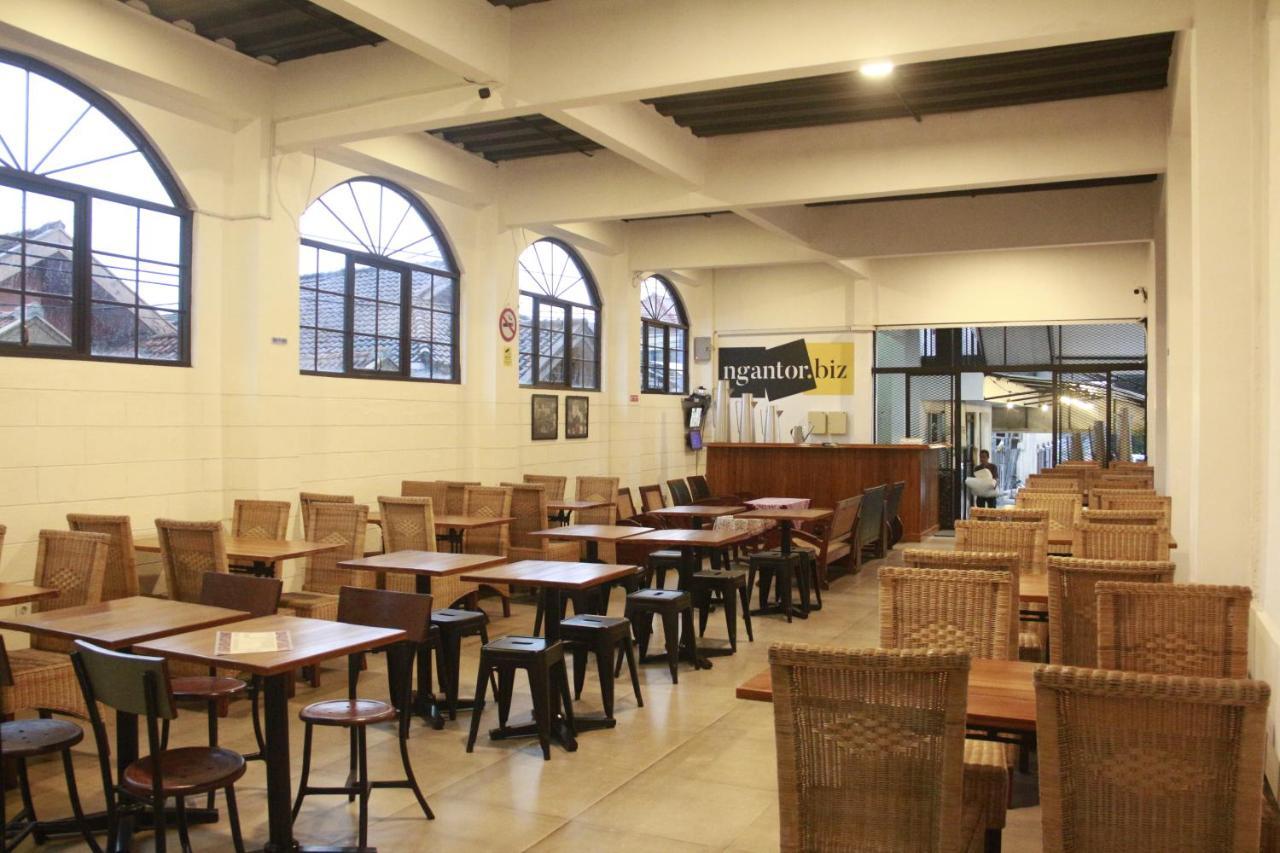 Sangkanurip Bu Sepuh Guesthouse מראה חיצוני תמונה
