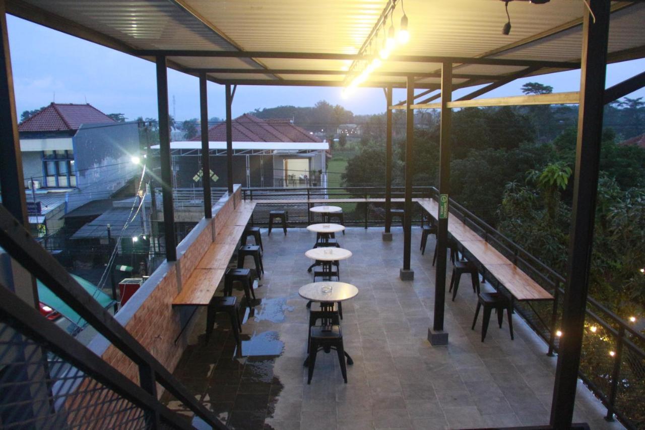 Sangkanurip Bu Sepuh Guesthouse מראה חיצוני תמונה