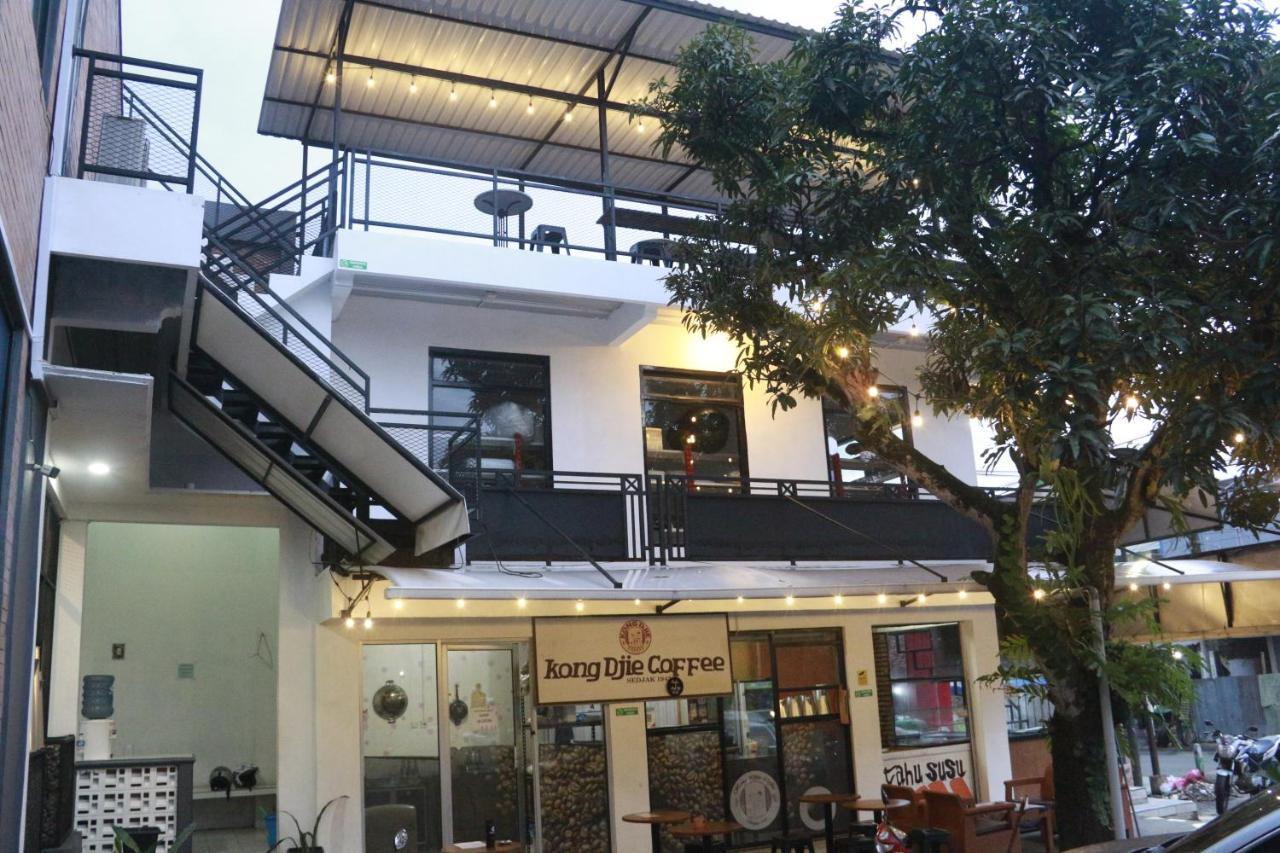 Sangkanurip Bu Sepuh Guesthouse מראה חיצוני תמונה