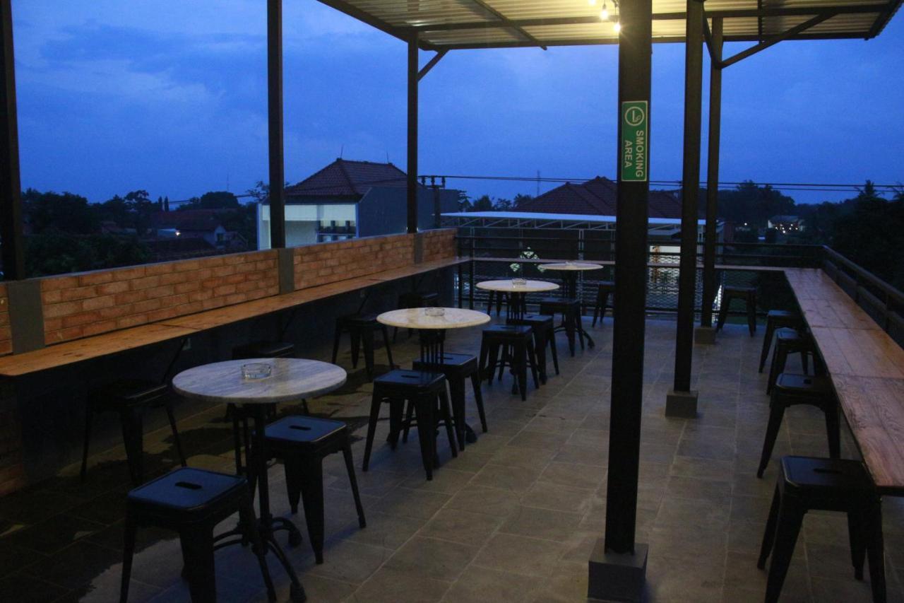 Sangkanurip Bu Sepuh Guesthouse מראה חיצוני תמונה