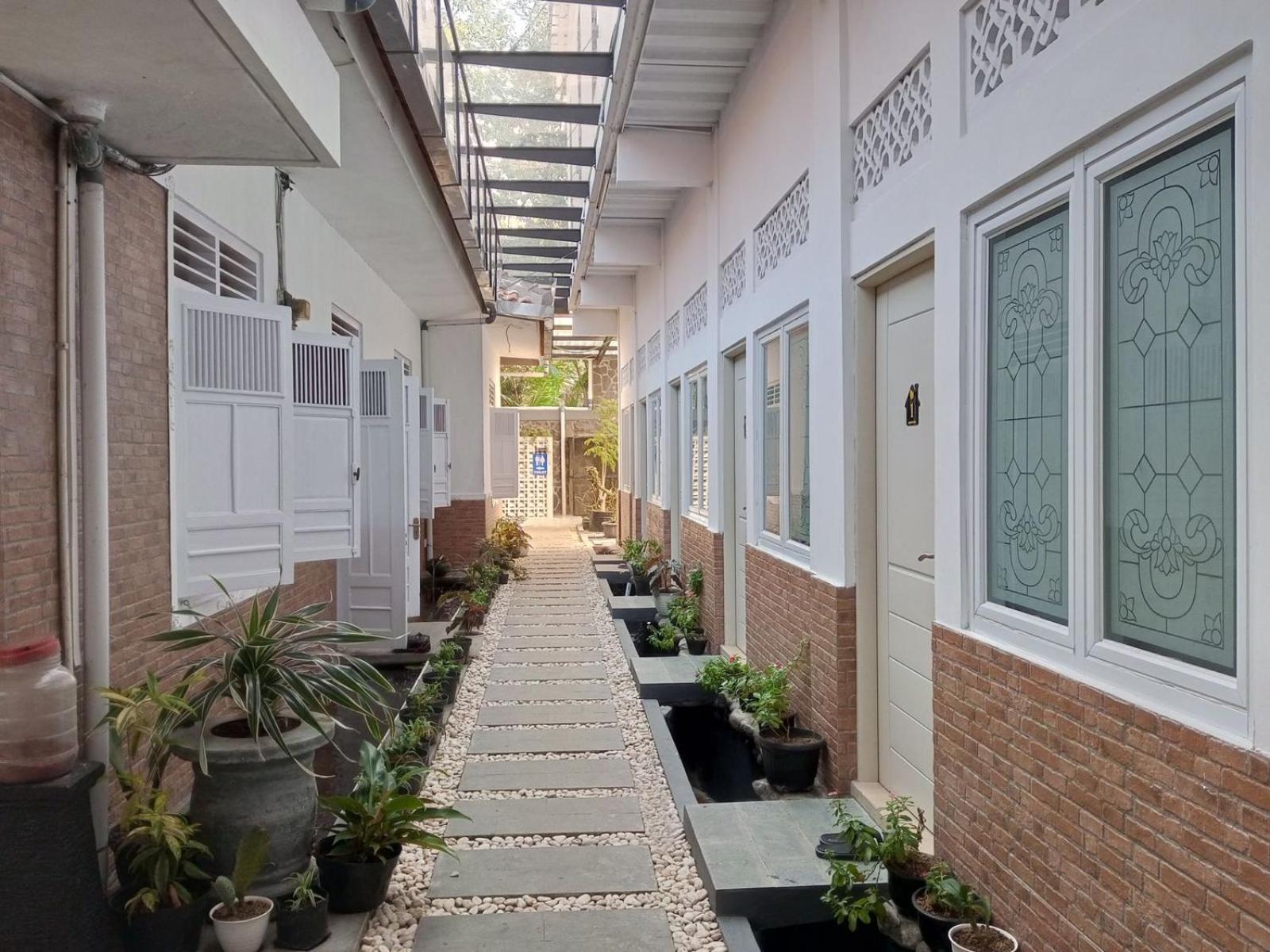 Sangkanurip Bu Sepuh Guesthouse מראה חיצוני תמונה